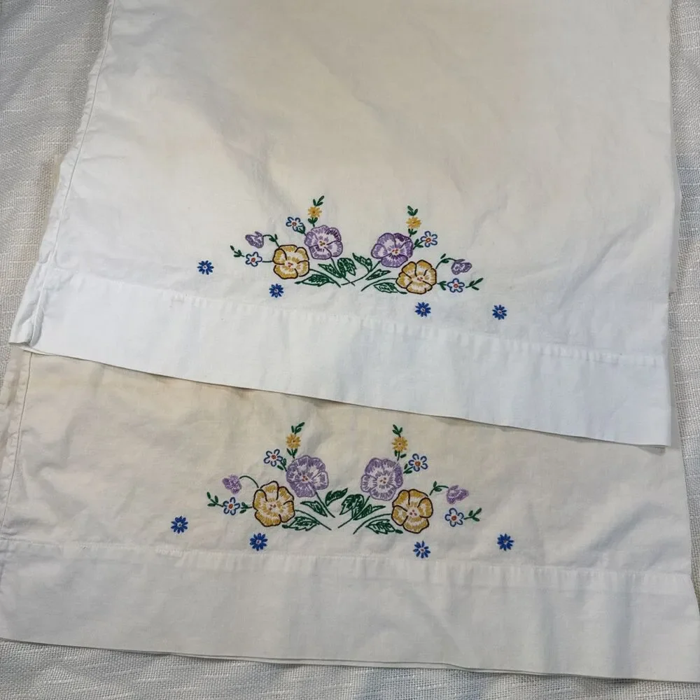 Vintage Hand Embroidered Pillowcase Floral Design Flowers Read